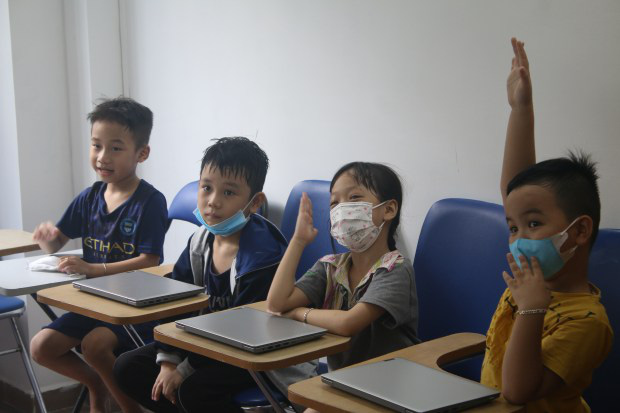 Chàng trai gen Z kể chuyện &quot;cho dầu vào lửa&quot; - Ảnh 1.