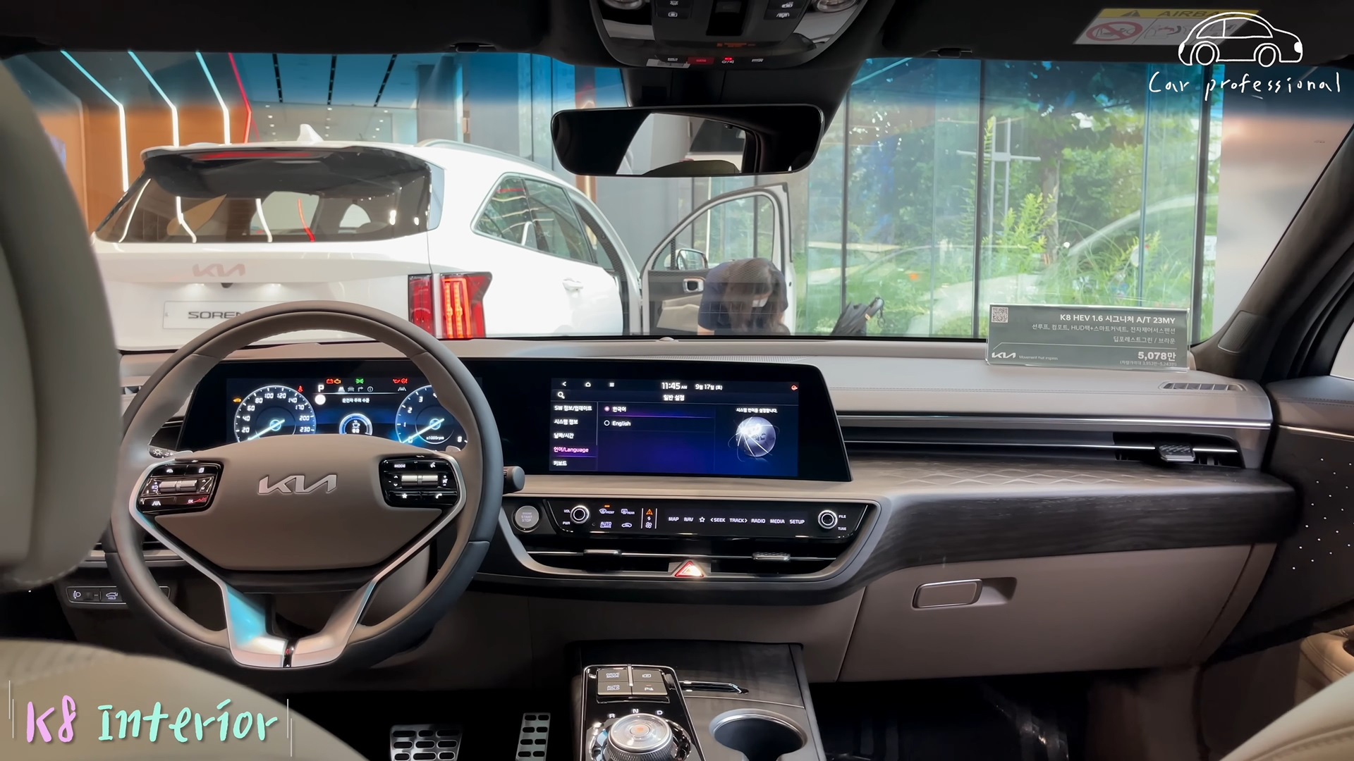 Kia K8 lần đầu lộ diện tại Việt Nam - Ảnh 5. Cụm màn hình đôi thiết kế dạng cong là chi tiết thường thấy trên dải sản phẩm xe Kia gần đây - Ảnh: CAR PROFESSIONAL