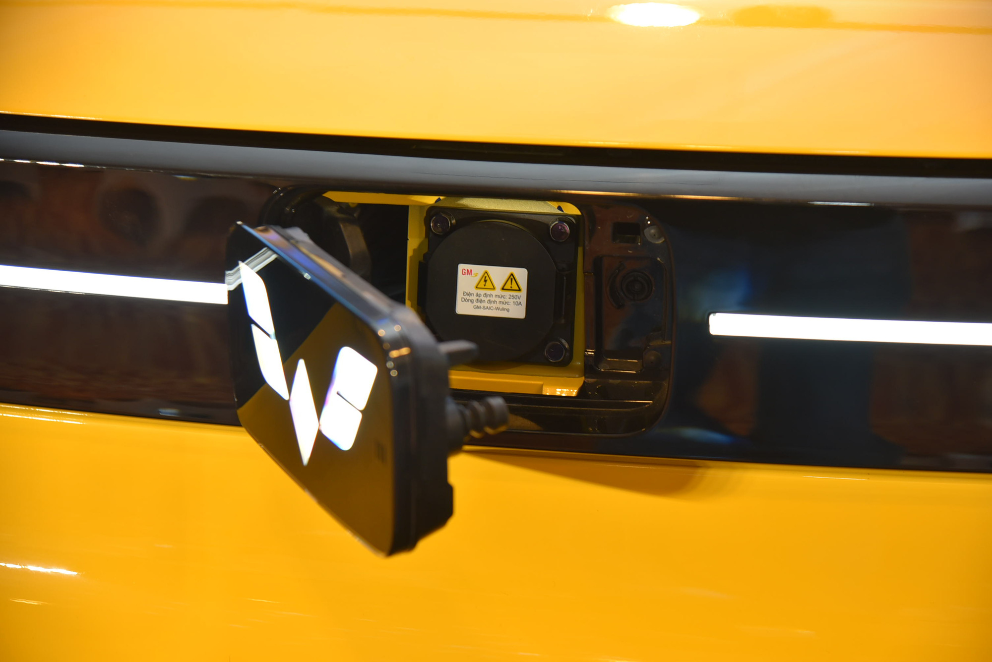 Chi tiết Wuling HongGuang MiniEV giá từ 239 triệu đồng: Nhiều chi tiết lạ với người Việt - Ảnh 4. Chi tiết Wuling HongGuang MiniEV giá từ 239 triệu đồng: Nhiều chi tiết lạ với người Việt - Ảnh 4.