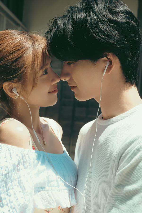 Hoàng Yến Chibi tung MV mới gửi gắm tâm tình khi yêu xa - Ảnh 1.