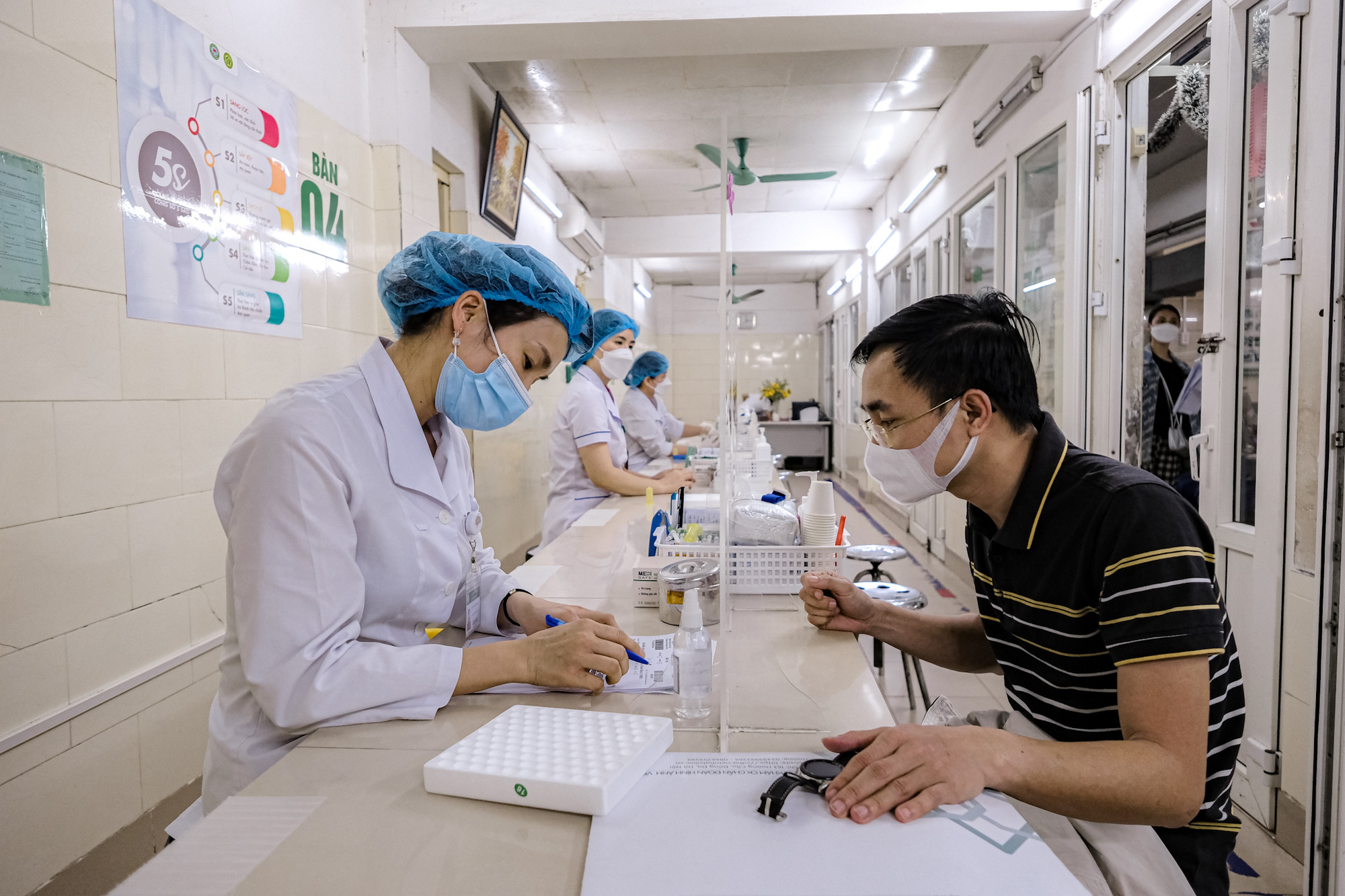 Đề xuất nhiều xét nghiệm, chụp chiếu không phải thực hiện lại khi chuyển viện - Ảnh 1.