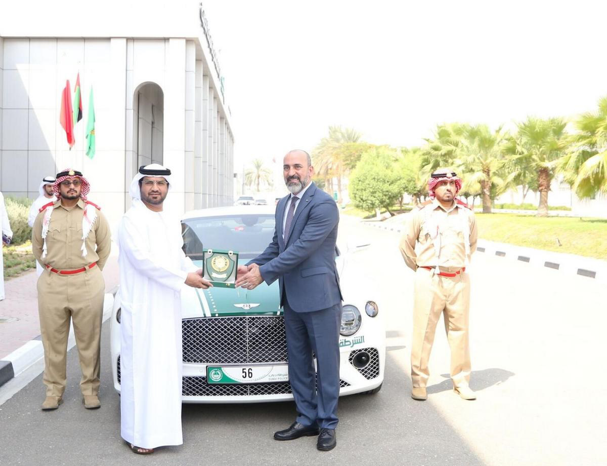 Cảnh sát Dubai mua xe siêu sang Bentley giá 300.000 USD - Ảnh 2. Bentley Continental GT 300.000 USD gia nhập đội xe 'khủng' của cảnh sát Dubai - Ảnh 2.