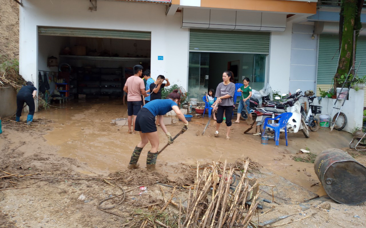 Mưa to gây sạt lở đất đá tại Hà Giang, vợ chồng tử vong