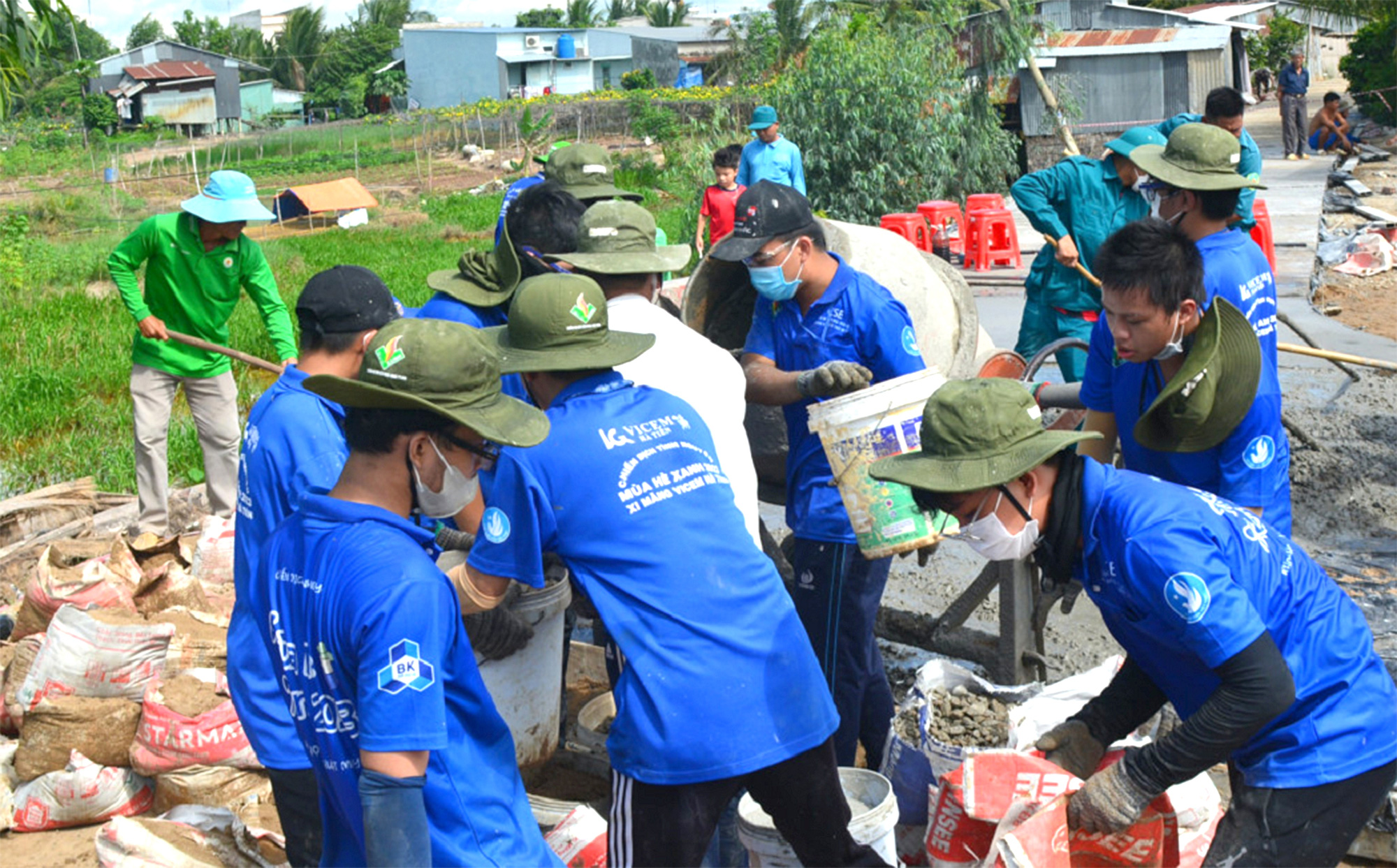 Áo xanh Bách khoa trên đất Tháp Mười - Ảnh 1.