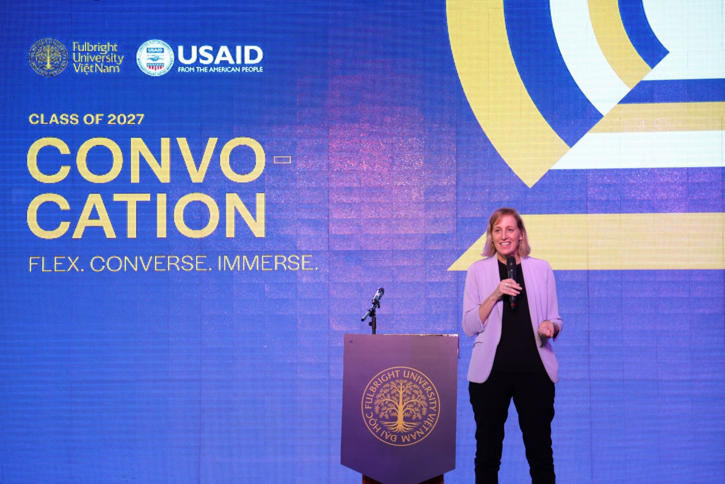 Chủ tịch Đại học Fulbright: Cứ ‘flex’ vì bạn là duy nhất - Ảnh 2.