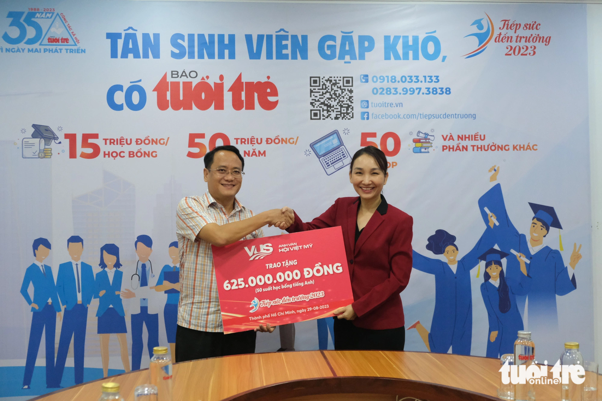 Hệ thống Anh văn Hội Việt Mỹ trao 625 triệu đồng Tiếp sức đến trường - Ảnh 1. tiếp sức đến trường