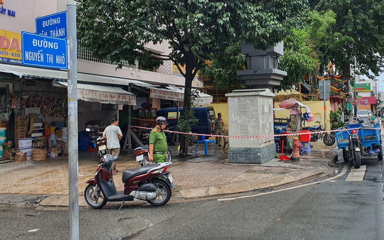 Mâu thuẫn trên mạng xã hội, nhóm thanh niên mang hung khí chém đối thủ - Ảnh 1.