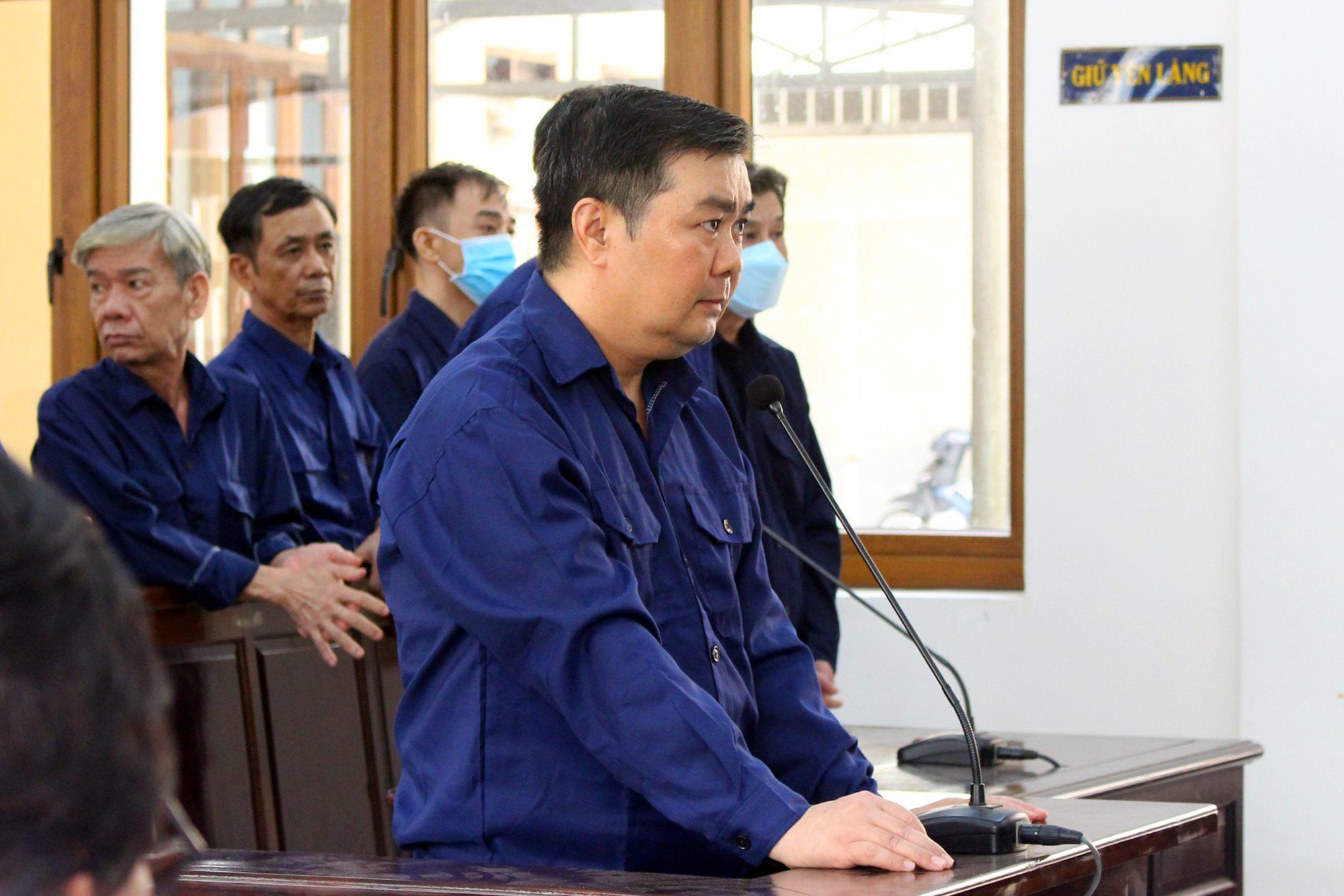 Nguyên giám đốc sở trong vụ ‘xà xẻo’ đất công ở Đồng Nai lãnh án tù - Ảnh 3. Bị cáo Trương Quốc Tuấn, chủ đầu tư dự án khu dân cư Phước Thái, tại phiên tòa - Ảnh: A LỘC