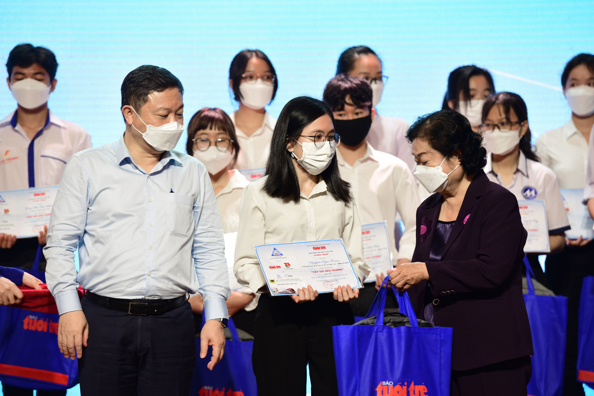 Tân sinh viên gặp khó, có Tuổi Trẻ - Ảnh 2.