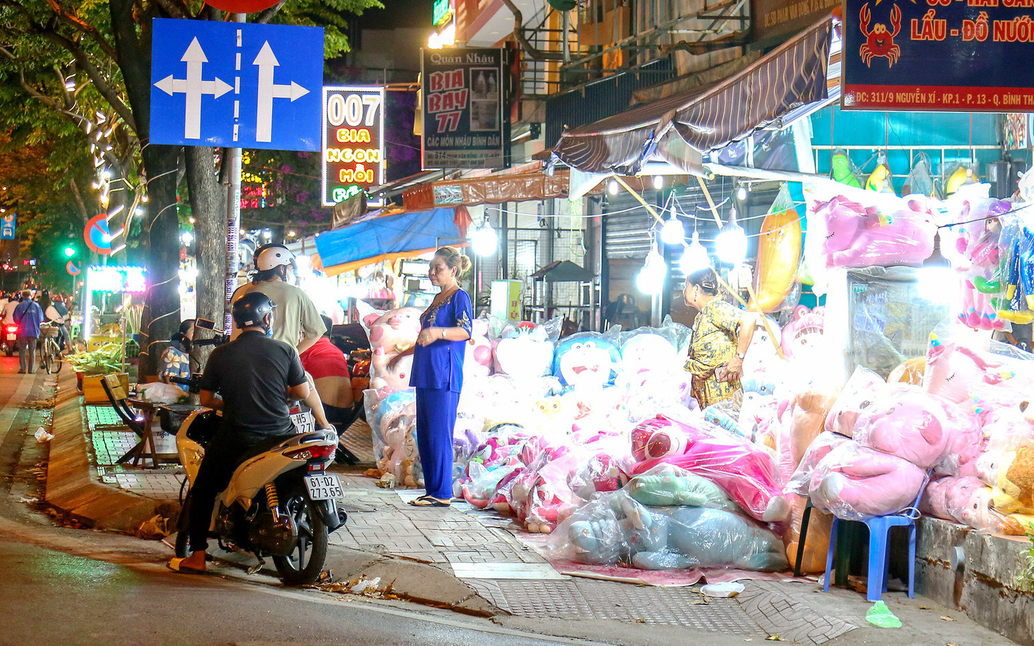 Thu phí lòng đường, vỉa hè tại TP.HCM: Công cụ để minh bạch quản lý đô thị