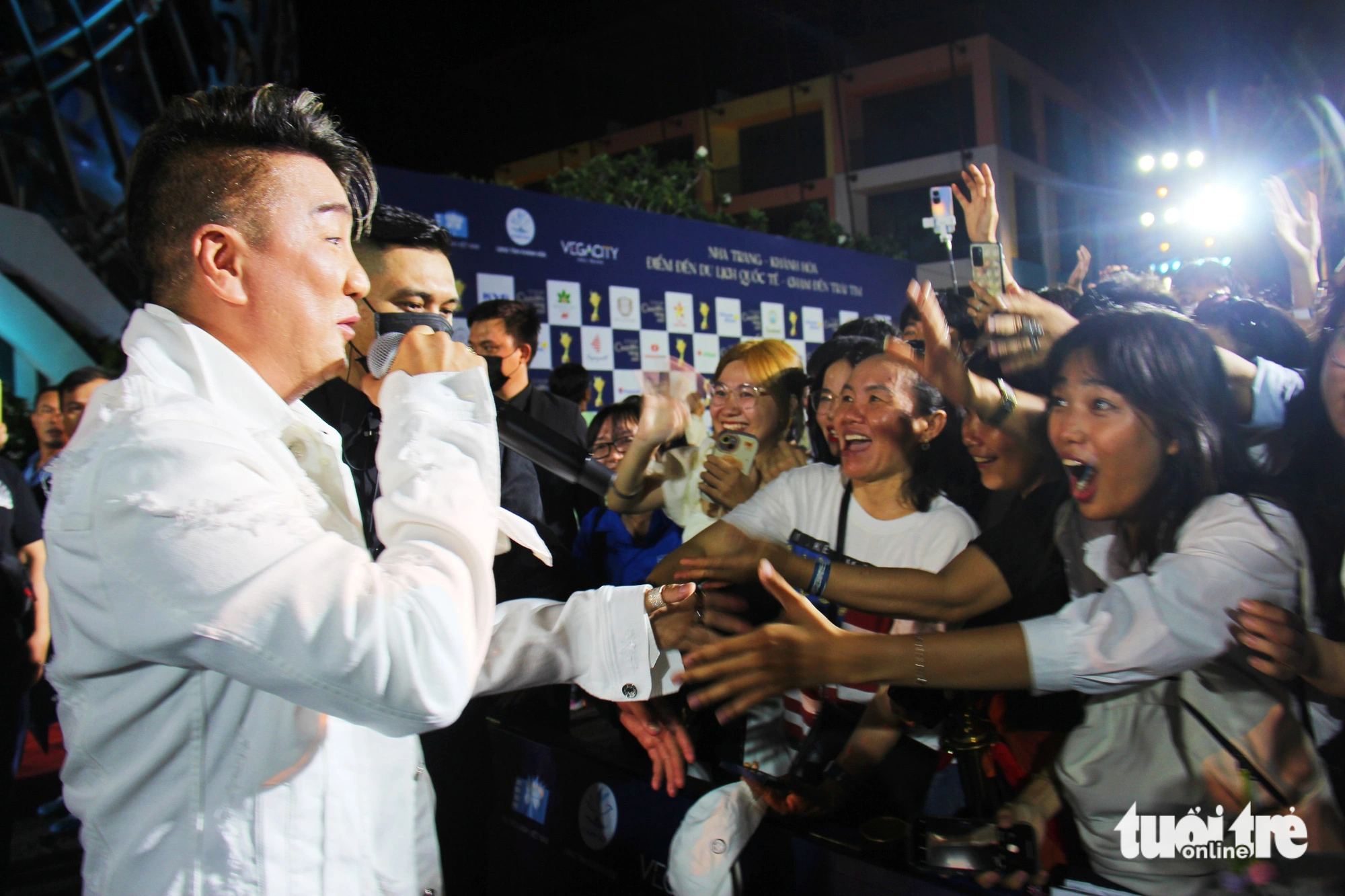 'Tro tàn rực rỡ', 'Mẹ Rơm' và Thái Hòa thắng lớn ở Cánh diều vàng - Ảnh 11.