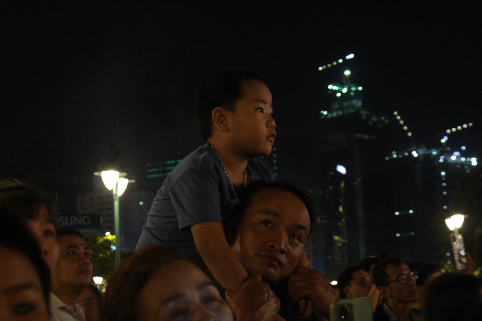 Pháo hoa rực sáng chào mừng năm mới 2024- Ảnh 7.