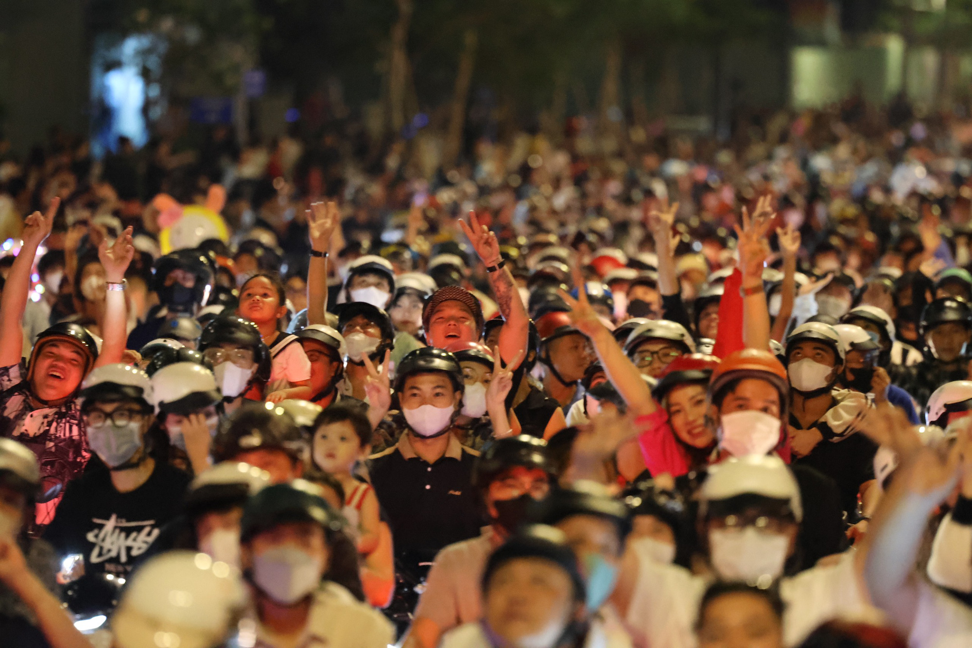 Pháo hoa rực sáng chào mừng năm mới 2024- Ảnh 2.