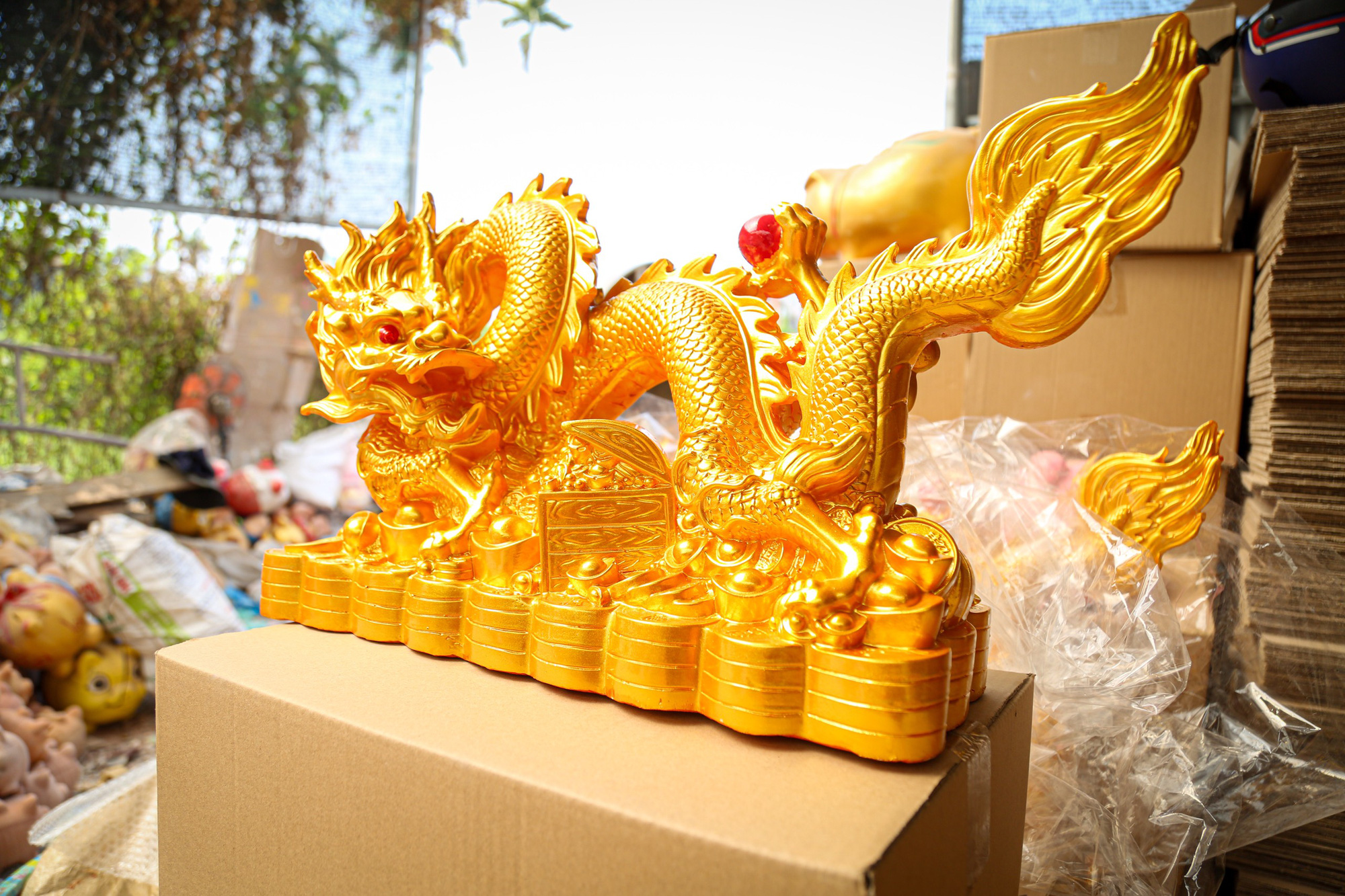 Rồng tài lộc, rồng thỏi vàng, rồng chibi... của làng heo đất Lái Thiêu ...