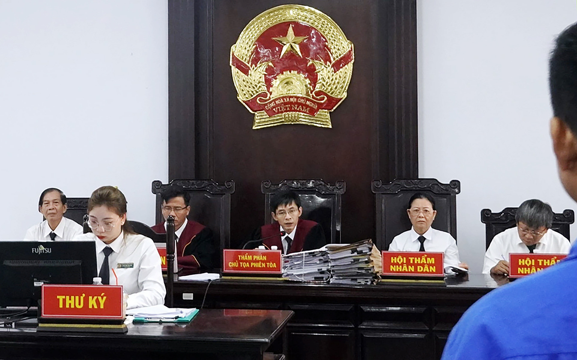 Tạm dừng phiên tòa xử thanh tra giao thông để xác minh một bị cáo mắc bệnh ‘ảo giác âm thanh’ - Ảnh 1. Tạm dừng phiên tòa xử thanh tra giao thông để xác minh một bị cáo mắc bệnh ‘ảo giác âm thanh’ - Ảnh 1.
