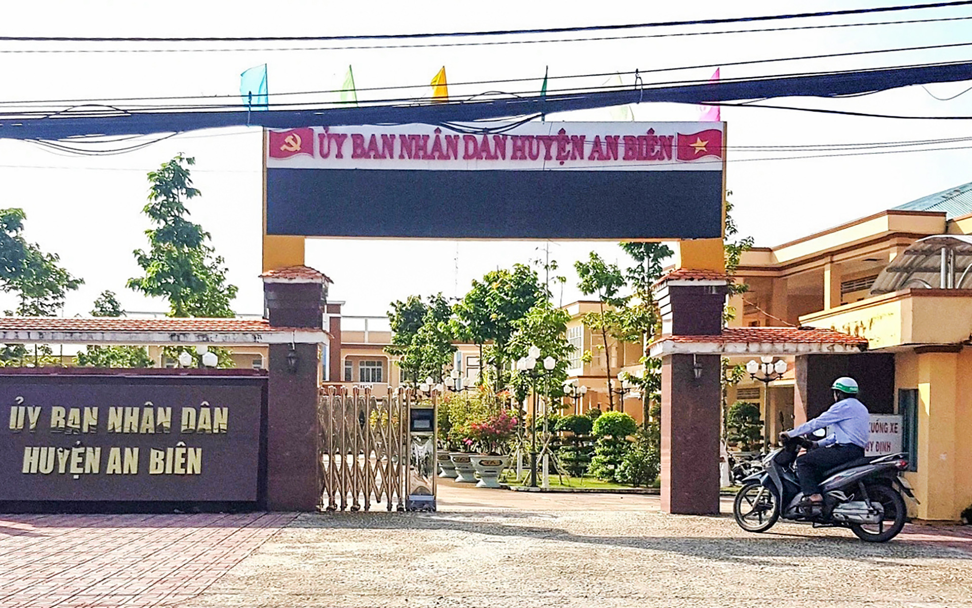 Khởi tố viện trưởng Viện KSND huyện An Biên về tội nhận hối lộ - Ảnh 1. Khởi tố viện trưởng Viện KSND huyện An Biên về tội nhận hối lộ - Ảnh 1.