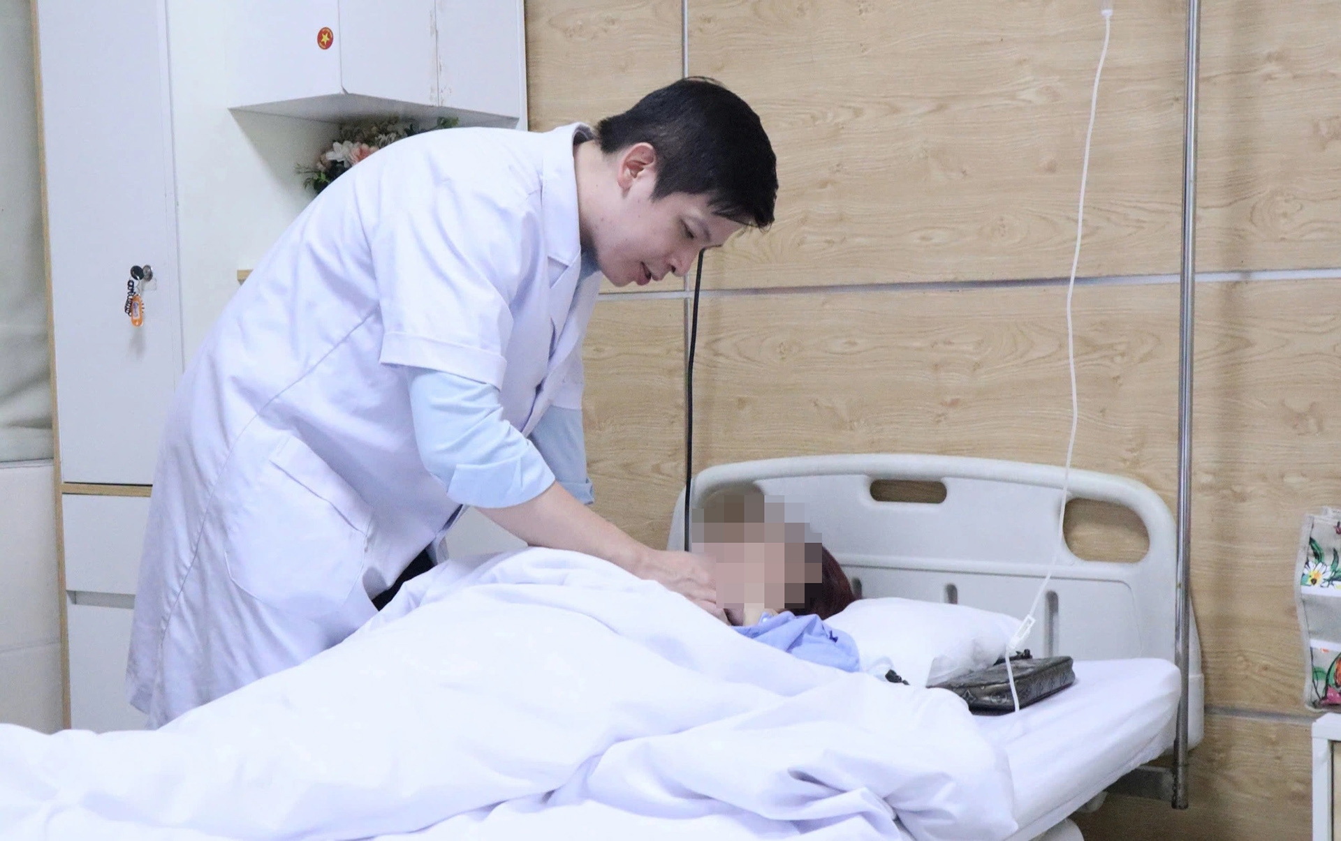Bán hàng online, lo sửa thẩm mỹ hình hài cho đẹp đến mức nghiện - Ảnh 1. Phẫu thuật thẩm mỹ liên tục vì thấy mình chưa đẹp - Ảnh 1.