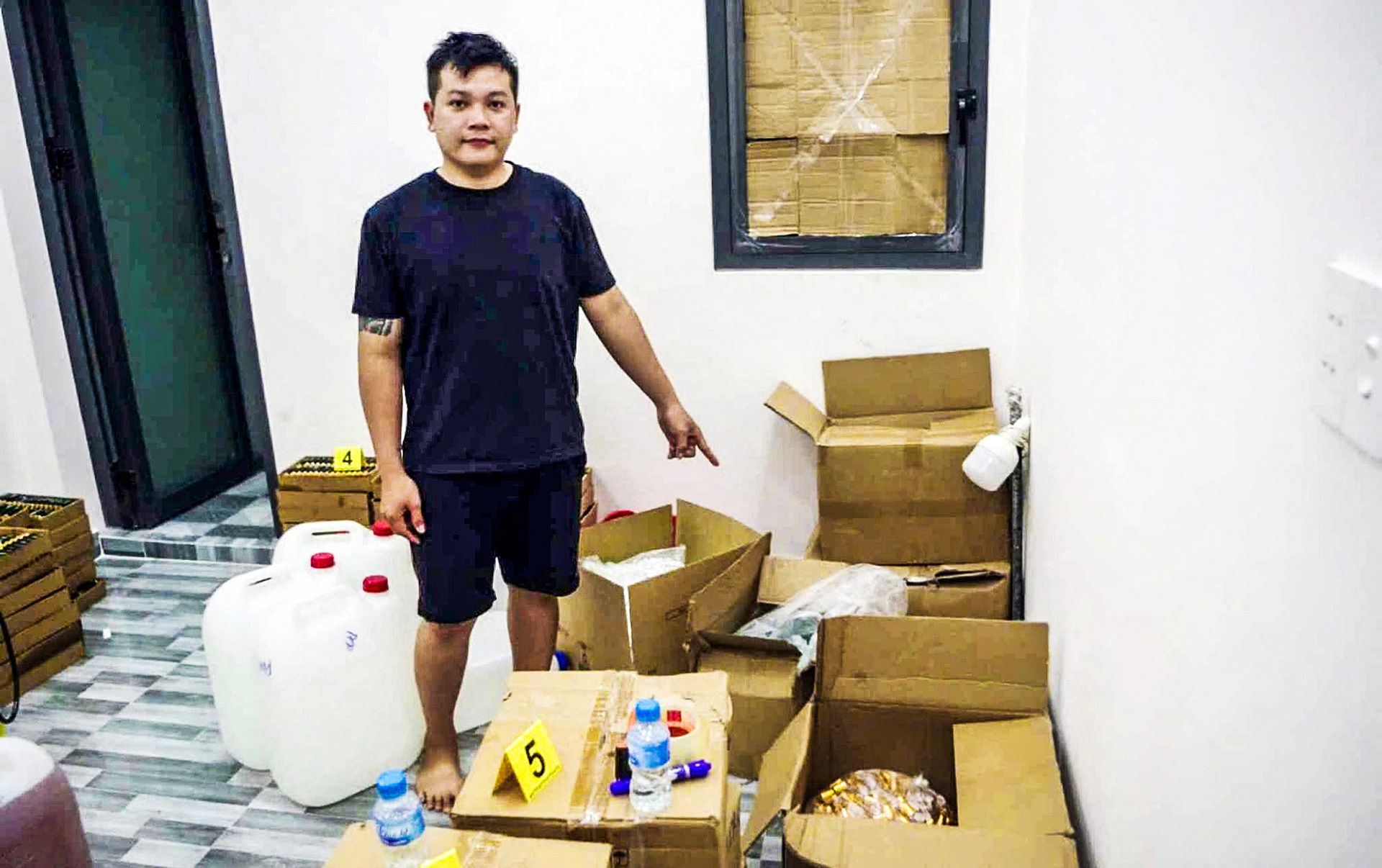 Hàng giả lên TikTok Shop, Shopee, Lazada, Tiki: Truy quét như bắt bóng trong đêm! - Ảnh 1. Hàng giả lên TikTok Shop, Shopee, Lazada, Tiki: Truy quét như bắt bóng trong đêm! - Ảnh 1.