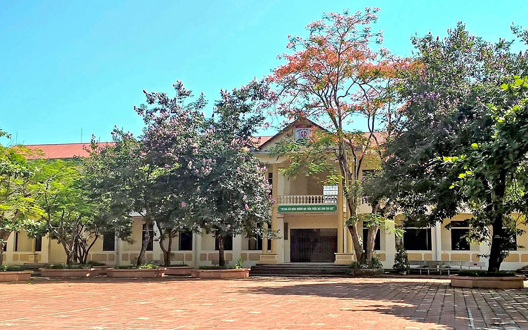 Chỉ đạo thu tiền trái quy định, một hiệu trưởng ở Hòa Bình bị bắt - Ảnh 1. Chỉ đạo thu tiền trái quy định, một hiệu trưởng ở Hòa Bình bị bắt - Ảnh 1.