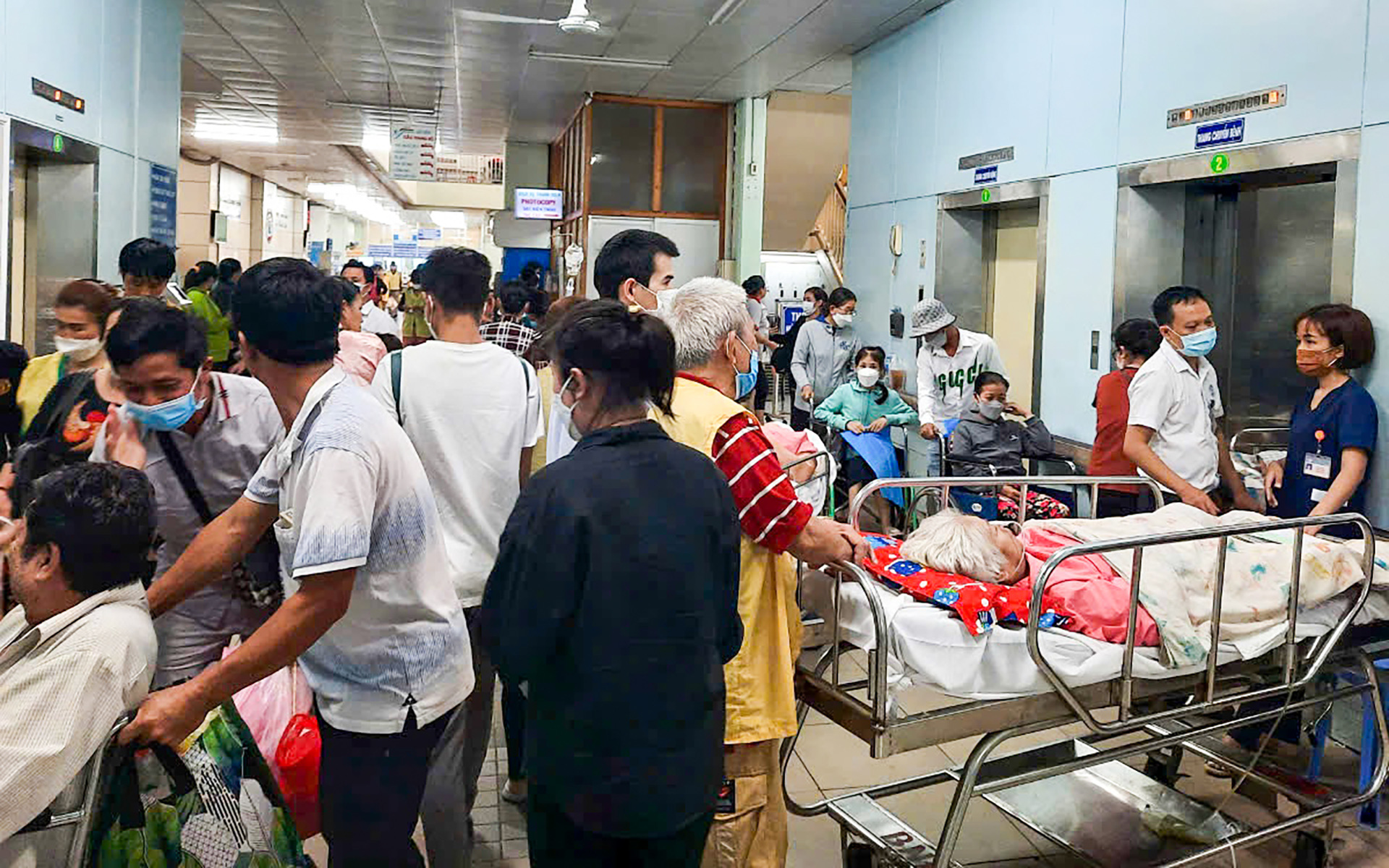 Cử tri nhiều tỉnh, thành kiến nghị giảm mức đóng bảo hiểm y tế - Ảnh 1. Cử tri nhiều tỉnh, thành kiến nghị giảm mức đóng bảo hiểm y tế - Ảnh 1.