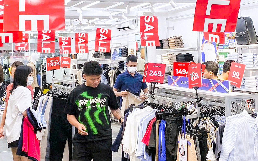 Lo lắng hàng Việt thất thế trước cơn lốc hàng Trung Quốc giá rẻ - Ảnh 1. Đến cuộn giấy ăn, giấy vệ sinh, miếng cọ nồi cũng nhập Trung Quốc, còn gì là sản xuất nội địa? - Ảnh 1.