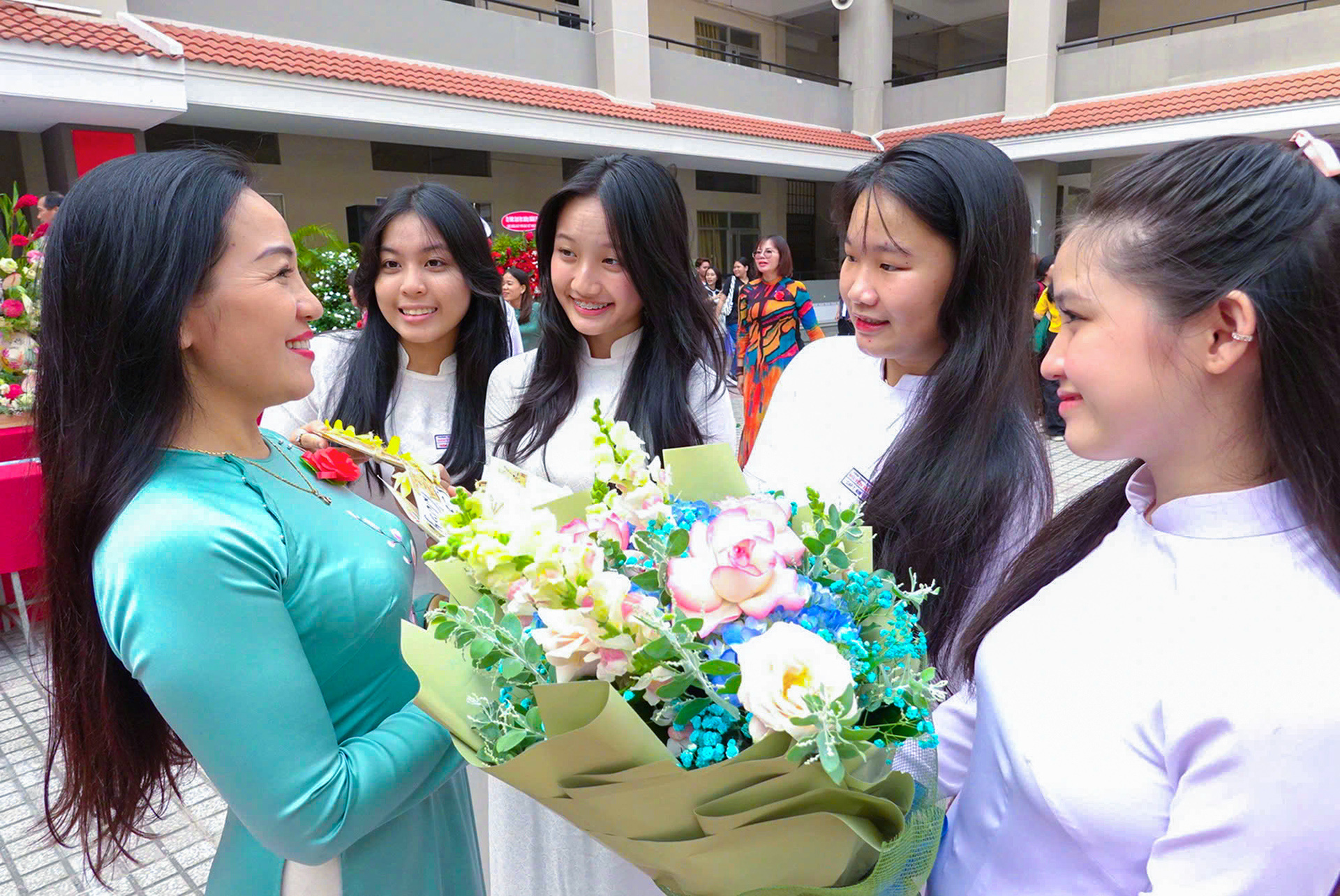 Dự Luật Nhà giáo mới nhất: Bỏ đề xuất miễn học phí cho con nhà giáo - Ảnh 1. Dự Luật Nhà giáo mới nhất: Bỏ đề xuất miễn học phí cho con nhà giáo - Ảnh 1.