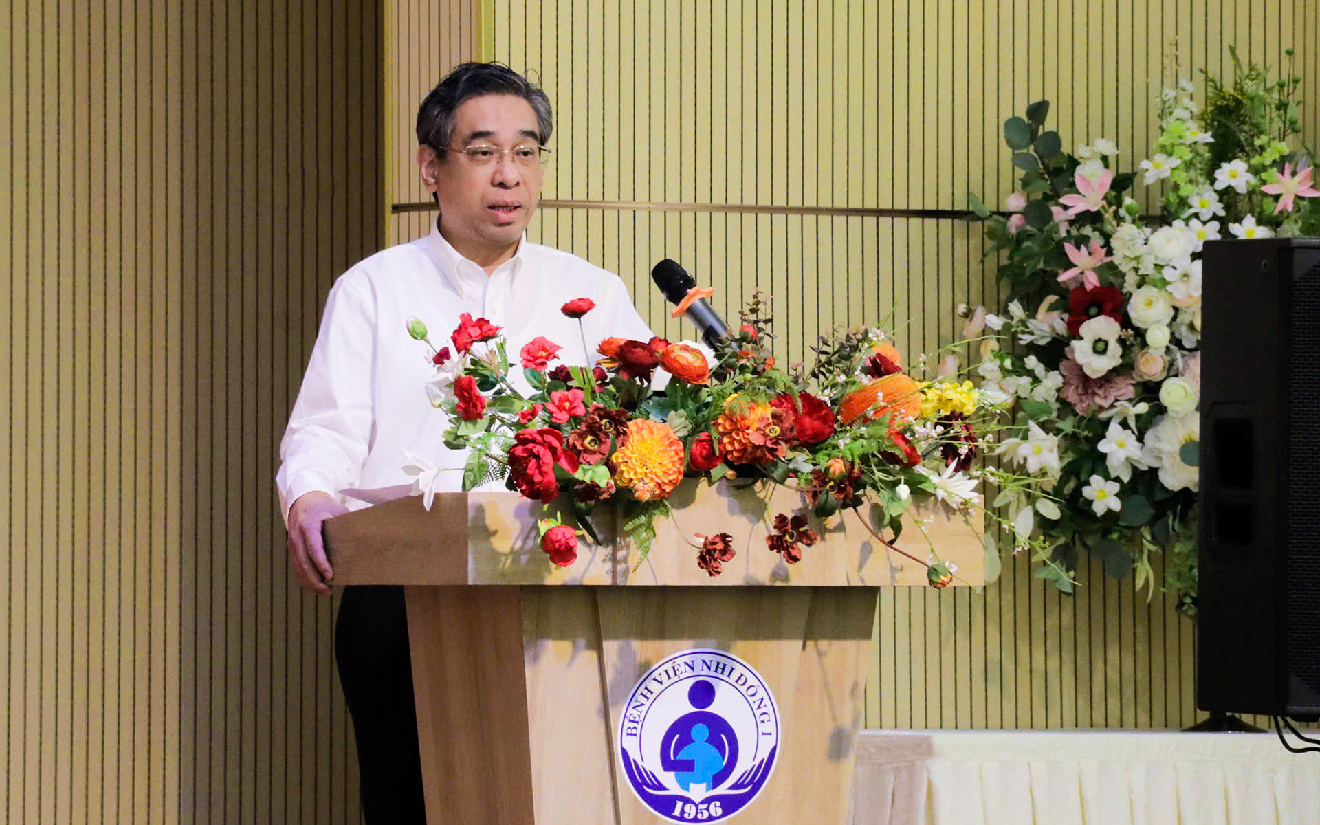 Phó bí thư Thành ủy TP.HCM: Nhiều kỹ thuật y tế ngang tầm thế giới, ưu tiên đầu tư cơ sở vật chất - Ảnh 1.