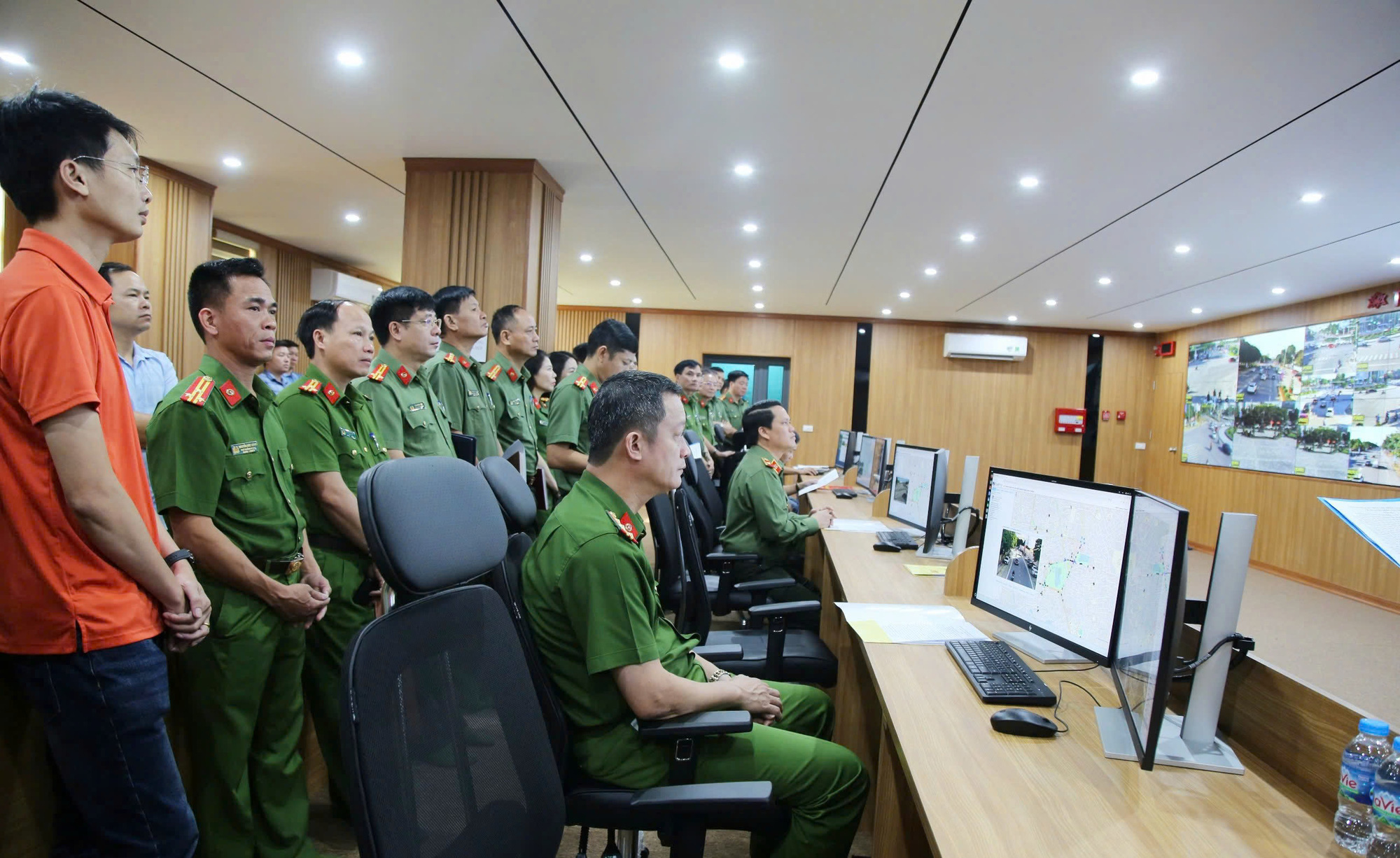 TP Vinh sẽ có gần 600 camera phạt nguội và giám sát an ninh - Ảnh 1. TP Vinh sẽ có gần 600 camera phạt nguội và giám sát an ninh - Ảnh 1.