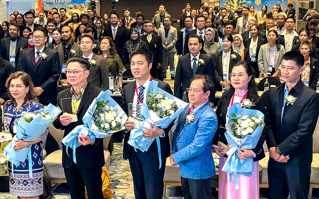 TP.HCM chia sẻ kinh nghiệm xây dựng thành phố học tập - Ảnh 1. TP.HCM chia sẻ kinh nghiệm xây dựng thành phố học tập - Ảnh 1.