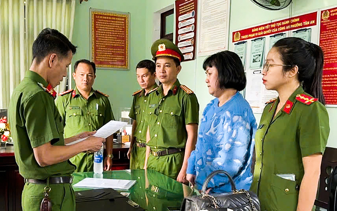 Bắt nguyên tổng giám đốc Công ty Bách Đạt An - Ảnh 1. Bắt nguyên tổng giám đốc Công ty Bách Đạt An - Ảnh 1.