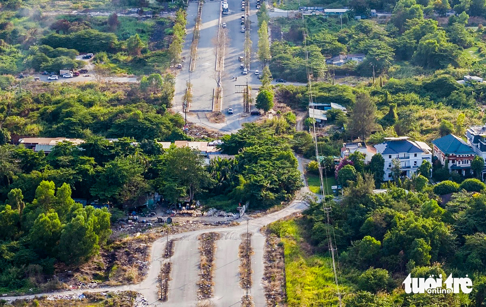 Đường khu đô thị Thủ Thiêm làm 10 năm chưa xong vì vướng mặt bằng - Ảnh 1. Đường khu đô thị Thủ Thiêm làm 10 năm chưa hoàn thiện vì vướng mặt bằng - Ảnh 1.