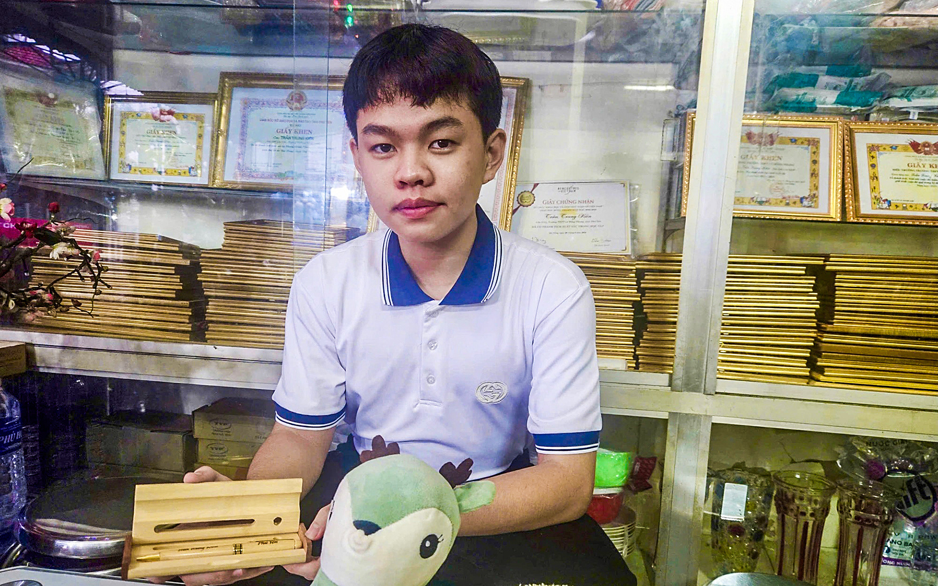 'Nhà leo núi' Phú Yên chuẩn bị gì cho chung kết Đường lên đỉnh Olympia? - Ảnh 1. Chân dung nhà leo núi chung kết đường lên đỉnh Olympia đầu tiên của Phú Yên - Ảnh 1.