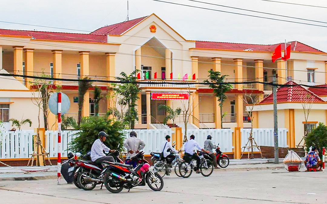 Chánh văn phòng UBND huyện Phú Tân, Cà Mau bị khởi tố - Ảnh 1. Chánh văn phòng UBND huyện Phú Tân, tỉnh Cà Mau bị khởi tố - Ảnh 1.