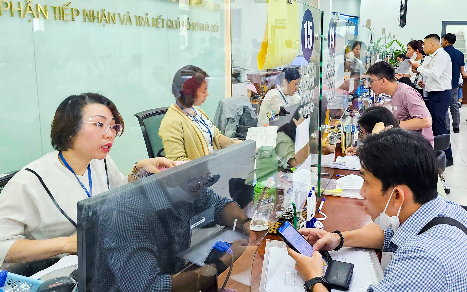 TP.HCM chốt 4 hạn mức đất ở được công nhận sử dụng trước 15-10-1993 - Ảnh 1. TP.HCM chốt 4 hạn mức đất ở được công nhận sử dụng trước 15-10-1993 - Ảnh 1.