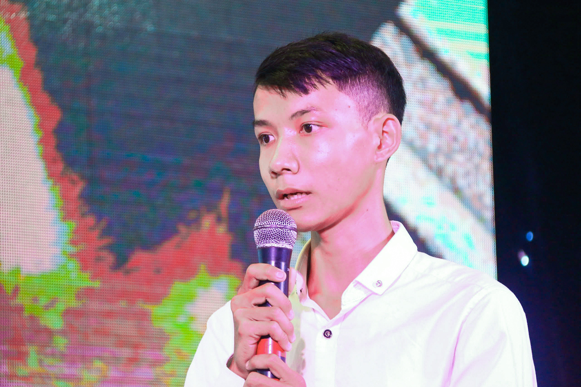 SV Huế, Quảng Ngãi được tiếp sức đến trường: Dù chưa từng được uống dòng sữa mẹ, tôi vẫn ráng học - Ảnh 12. SV Huế, Quảng Ngãi được tiếp sức đến trường: Dù chưa từng được uống dòng sữa mẹ, tôi vẫn ráng học - Ảnh 12.