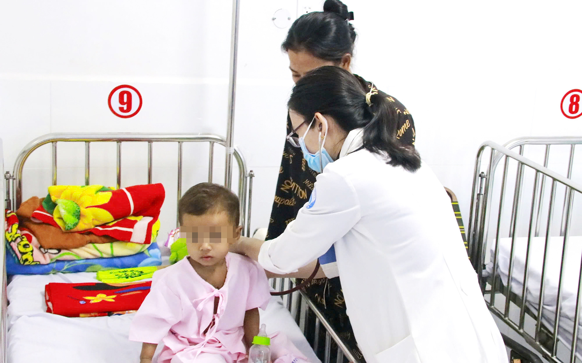 Bệnh viện Nhi đồng 1 cứu sống bệnh nhi 2 tuổi người Campuchia - Ảnh 1. Bệnh viện Nhi đồng 1 chi 100 triệu phẫu thuật cứu sống bệnh nhi 2 tuổi người Campuchia - Ảnh 1.