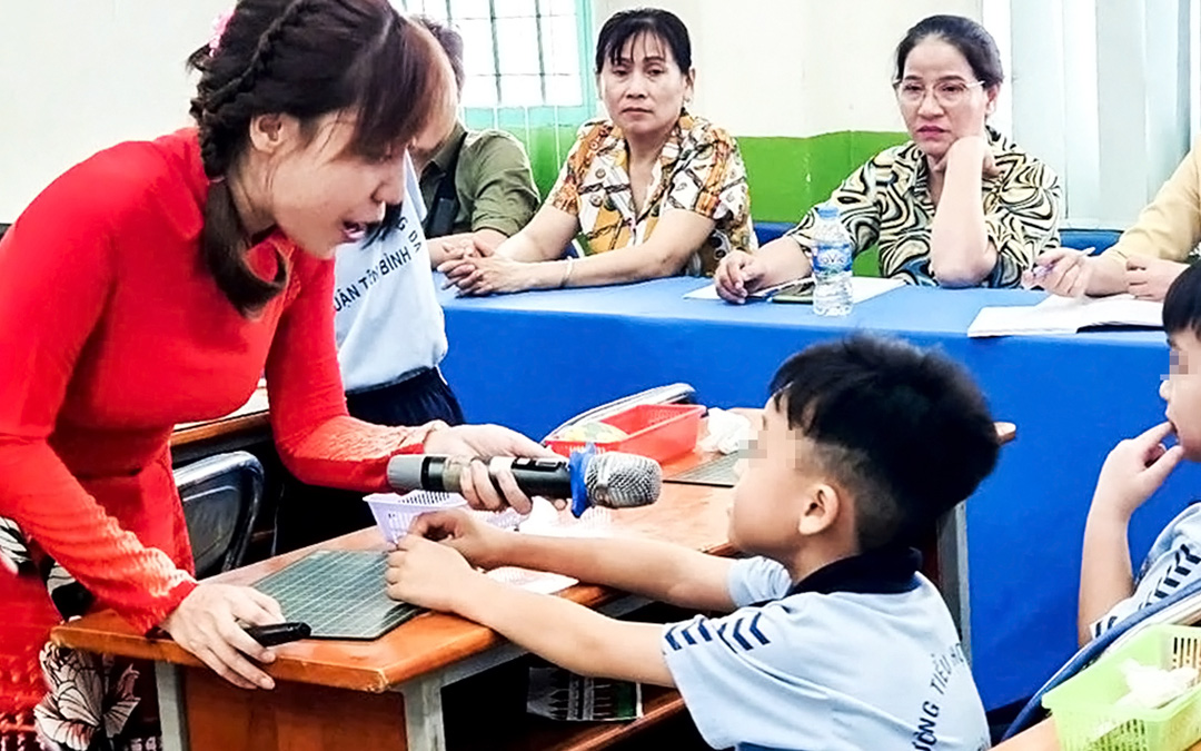 Về những điều cấm chạnh lòng - Ảnh 1. Về những điều cấm chạnh lòng - Ảnh 1.