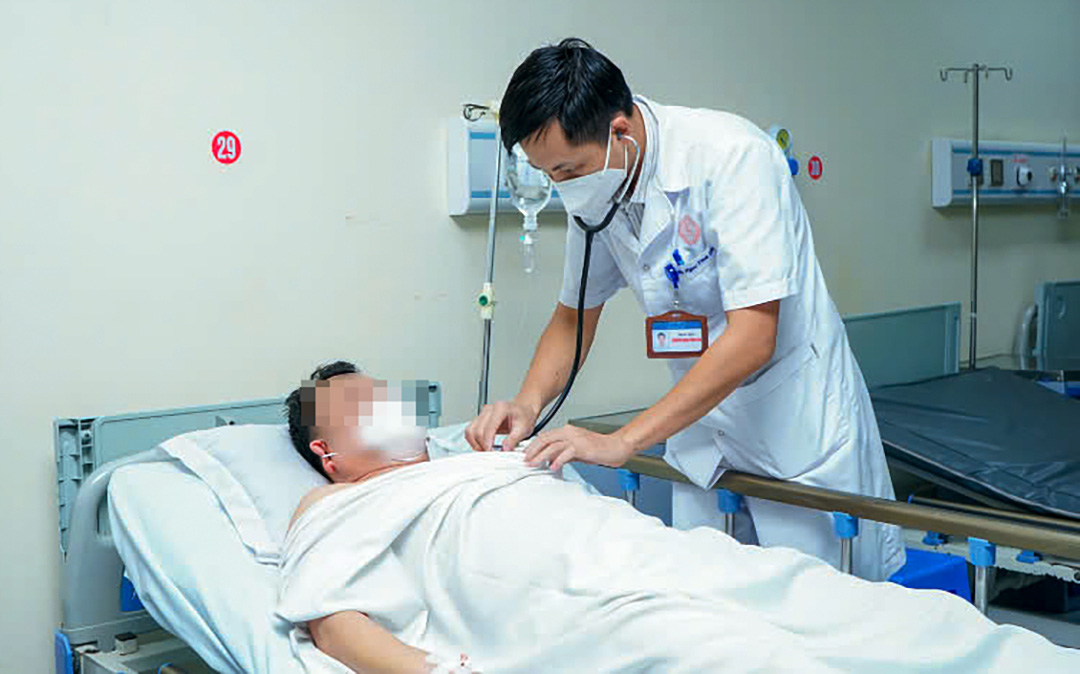 Bỏ qua dấu hiệu cảnh báo sớm, người đàn ông đột quỵ khi lái xe - Ảnh 1. Bỏ qua dấu hiệu cảnh báo sớm, người đàn ông đột quỵ khi lái xe - Ảnh 1.