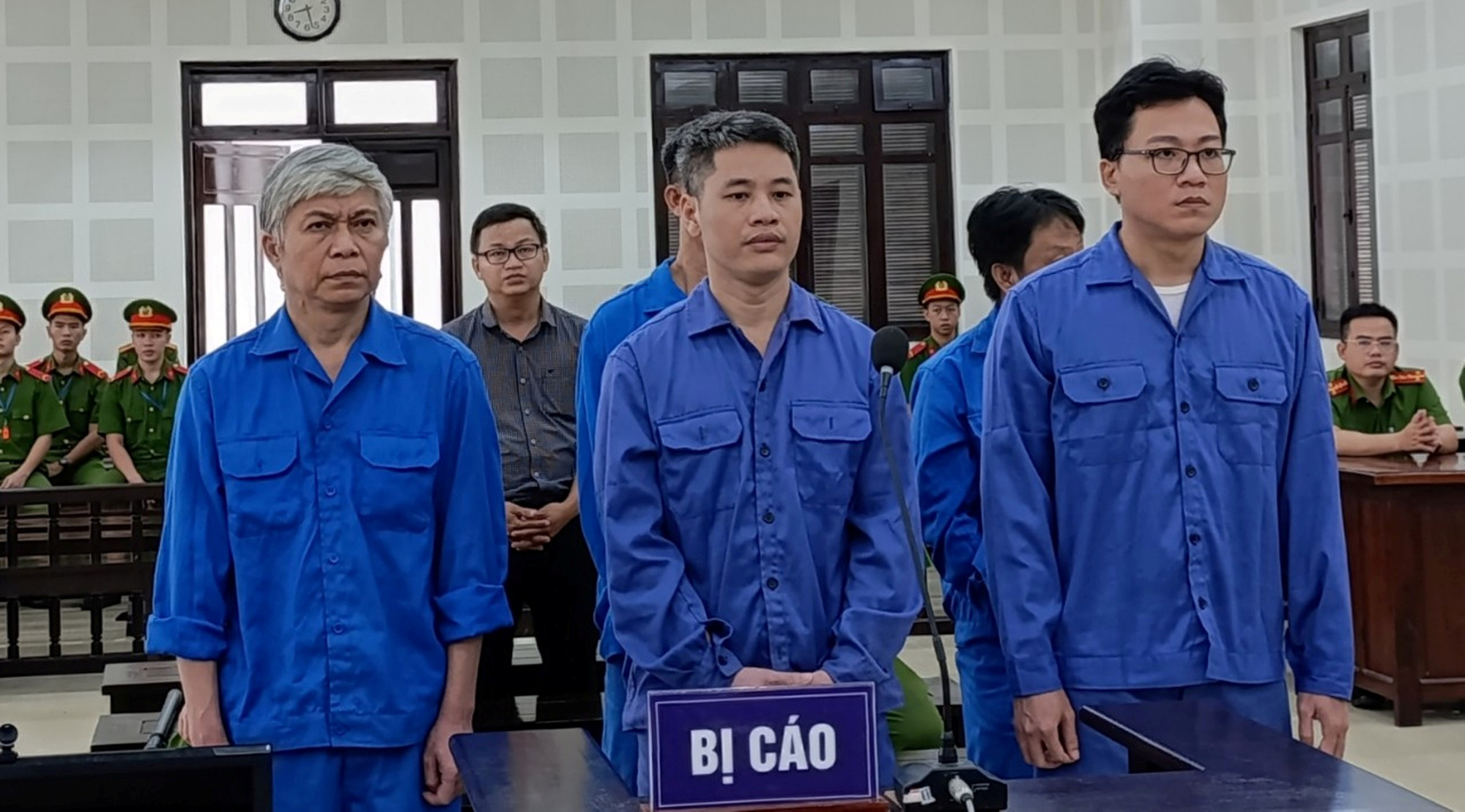 Giảm án cho loạt cựu lãnh đạo quận nhận hối lộ - Ảnh 1.