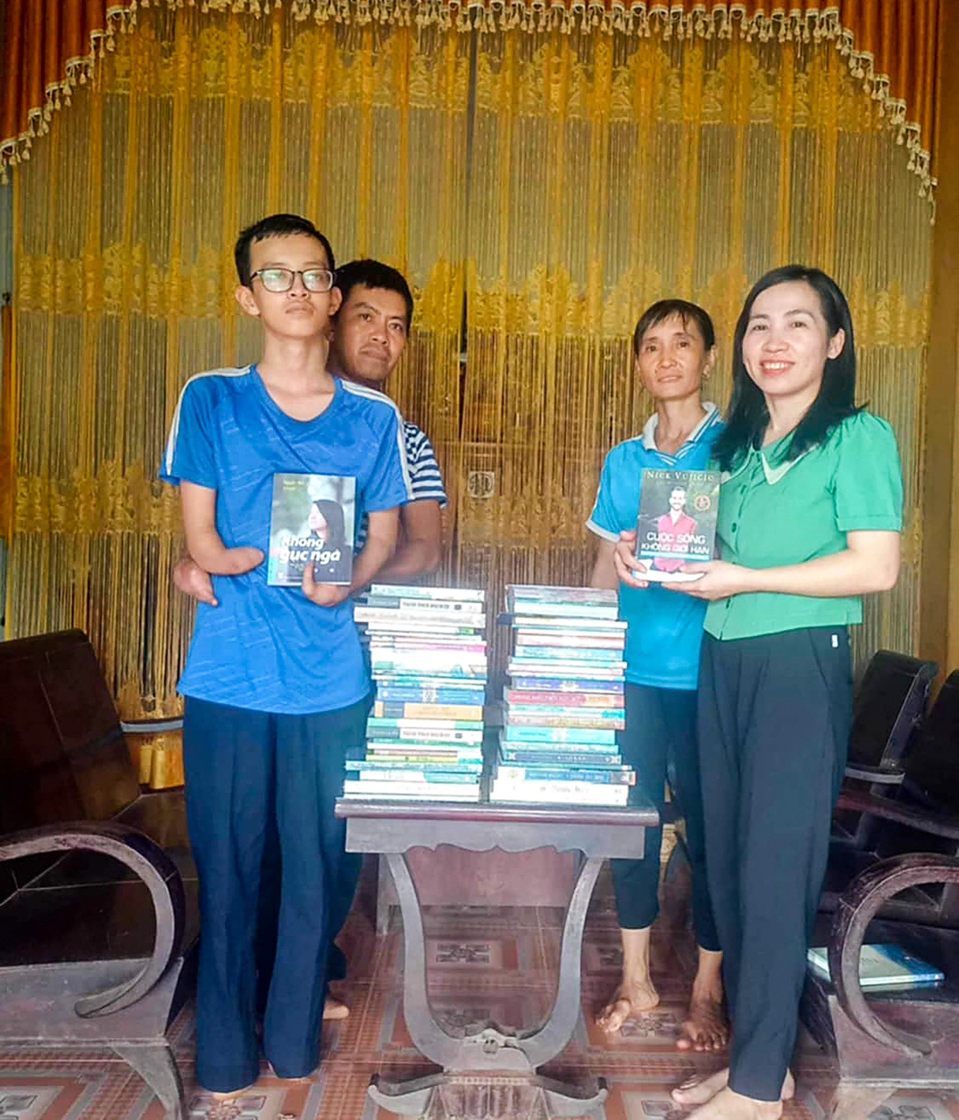 Ước mơ của chú bé 'chim cánh cụt' - Ảnh 4. Ước mơ của chú bé 'chim cánh cụt' - Ảnh 4.