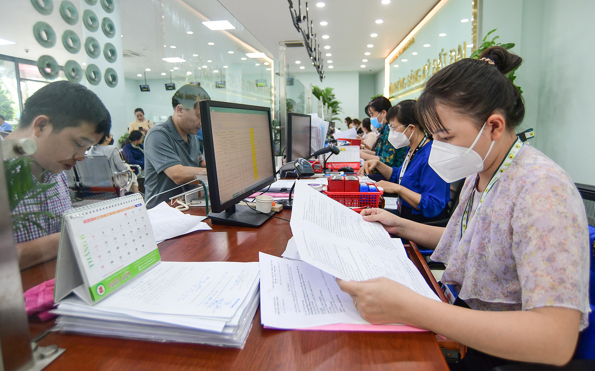 Bộ Nội vụ đề xuất mới về chế độ, chính sách với chuyên gia cao cấp - Ảnh 1. Bộ Nội vụ đề xuất mới về chế độ, chính sách với chuyên gia cao cấp - Ảnh 1.