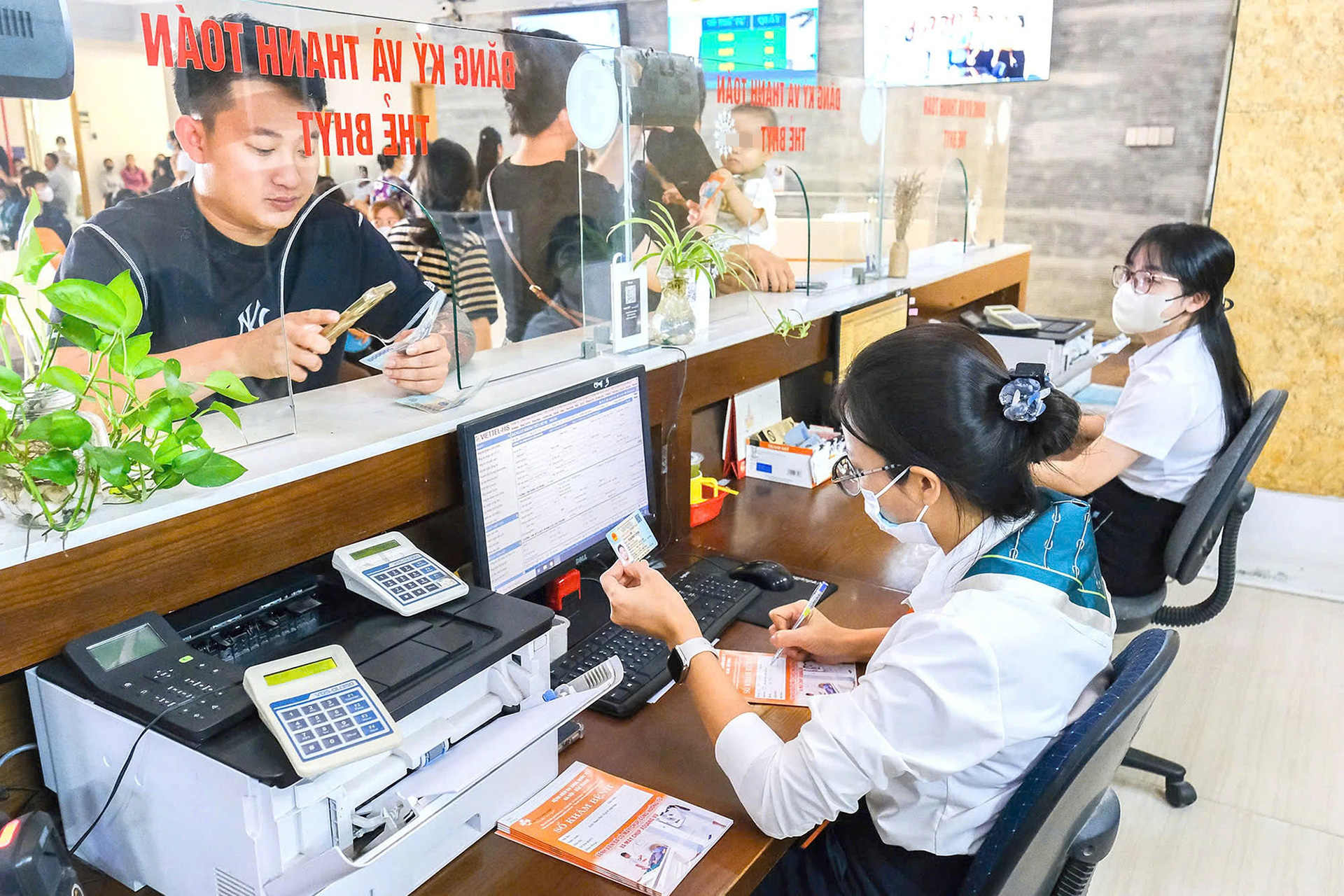 Bệnh nhân bảo hiểm y tế mắc bệnh nào có thể lên thẳng tuyến trên? - Ảnh 1. Bệnh nhân bảo hiểm y tế mắc bệnh nào có thể lên thẳng tuyến trên? - Ảnh 1.