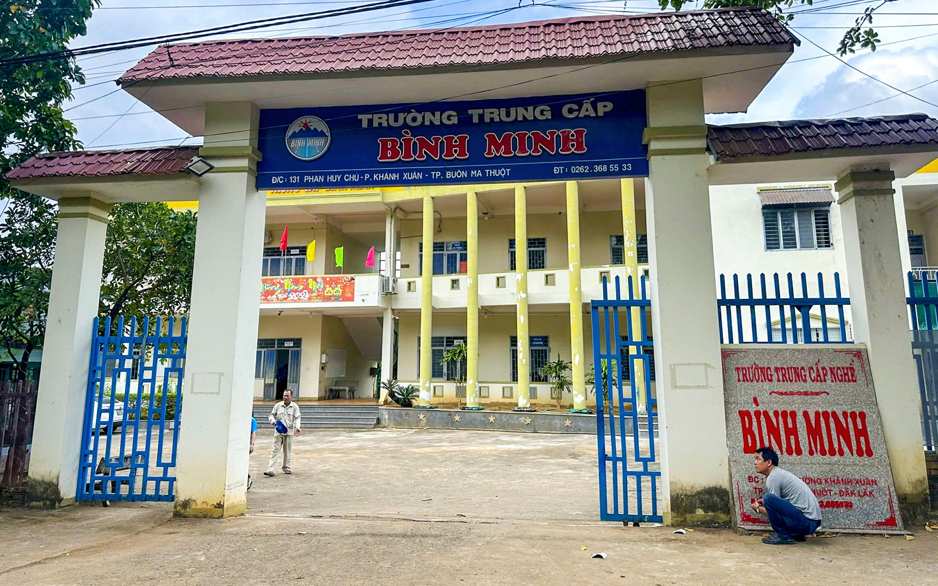 Hiệu trưởng dùng con dấu vay nợ hơn 5 tỉ rồi âm thầm… bán trường - Tuổi Trẻ  Online