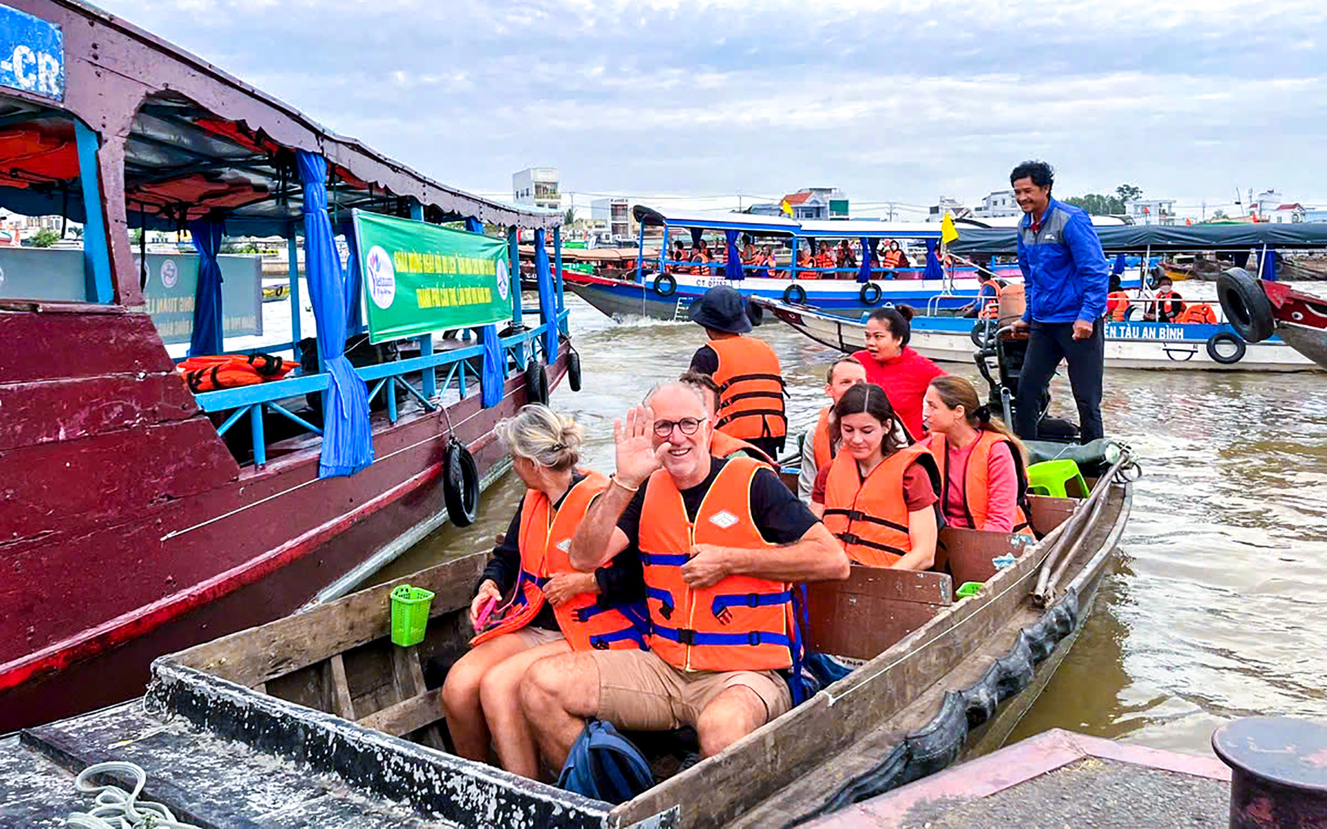 Du lịch đường sông ngắm lên bờ thì ngắm cái gì? - Ảnh 1.