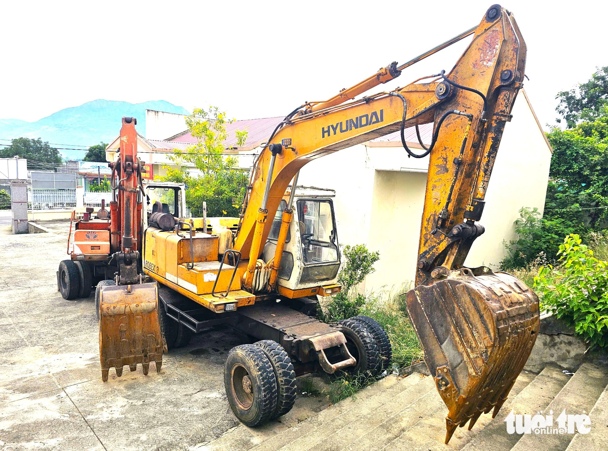Vụ dân ‘tố’ xã tạm giữ 2 xe múc không có biên bản: Xử phạt nhóm khai thác khoáng sản trái phép - Ảnh 1. Vụ dân ‘tố’ xã tạm giữ 2 xe múc không có biên bản: Xử phạt nhóm khai thác khoáng sản trái phép - Ảnh 1.