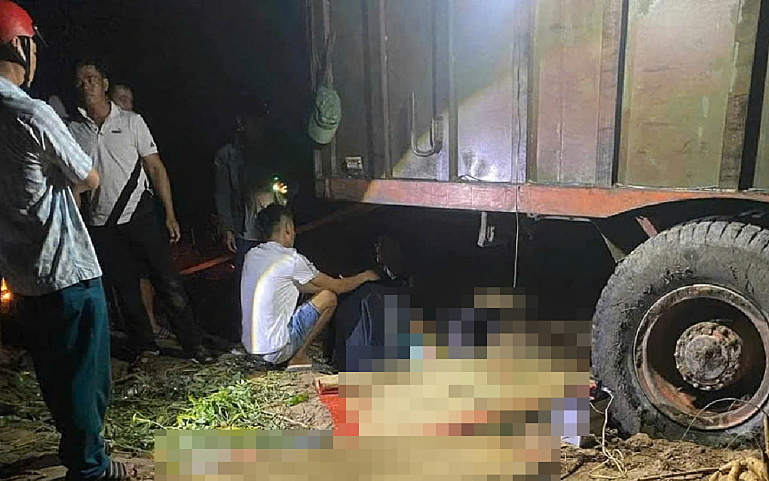Tai nạn hy hữu: Hai người tử vong khi trú mưa dưới gầm xe máy cày - Ảnh 1. Tai nạn hy hữu: Hai người tử vong khi trú mưa dưới gầm xe máy cày - Ảnh 1.