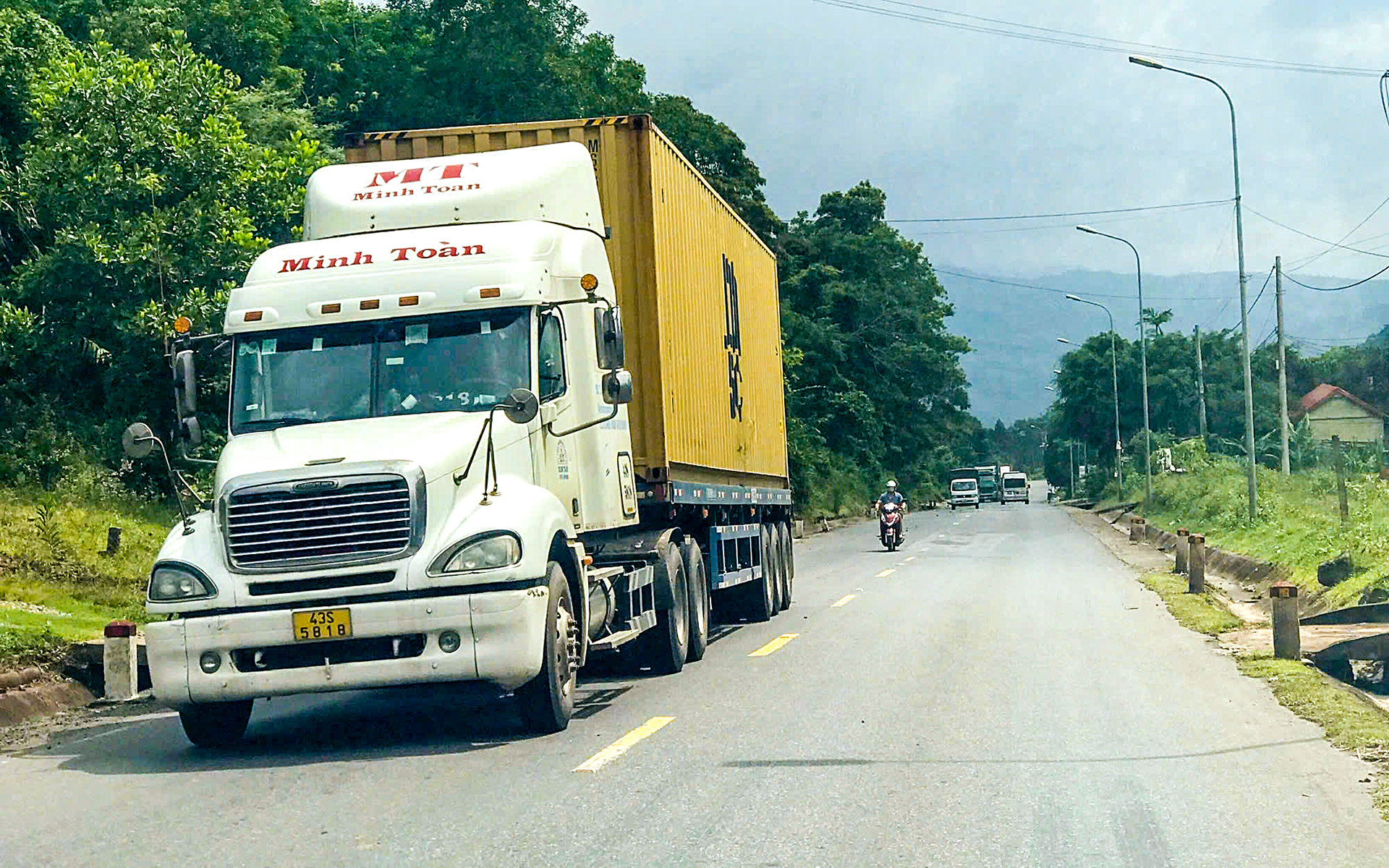 Bộ Giao thông vận tải thống nhất tăng vốn nhà nước tại dự án cao tốc Cam Lộ - Lao Bảo - Ảnh 1. Bộ Giao thông vận tải thống nhất tăng vốn nhà nước tại dự án cao tốc Cam Lộ - Lao Bảo - Ảnh 1.