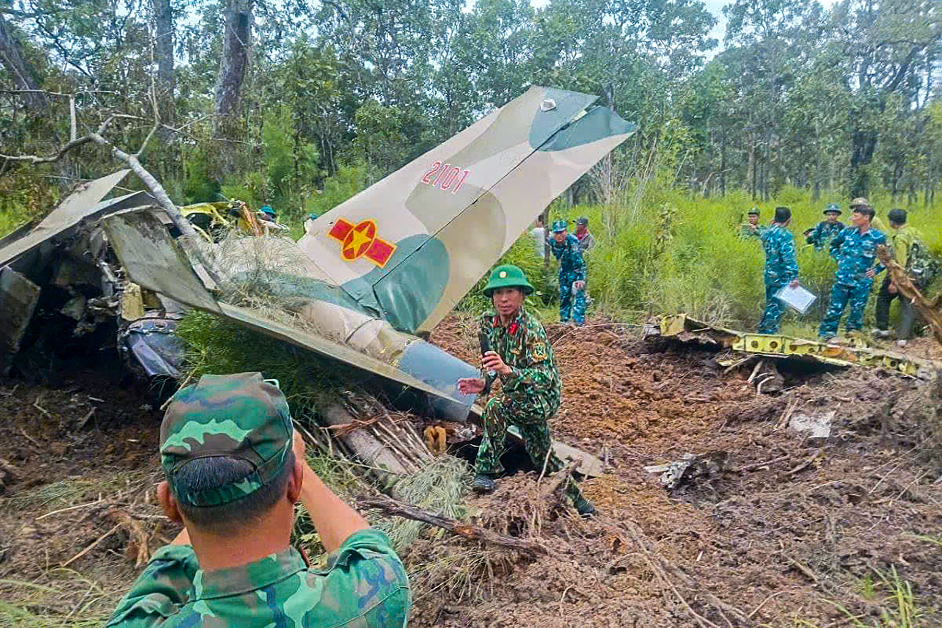 Máy bay Yak-130 đã rơi trong Vườn quốc gia Yok Đôn - Ảnh 2. Máy bay Yak-130 đã rơi trong Vườn quốc gia Yok Đôn - Ảnh 2.