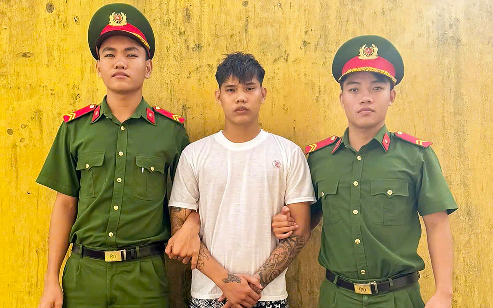 'Anh em tốt' mượn xe máy, điện thoại rồi trốn đến tận Campuchia - Ảnh 1. Anh em tốt mượn xe máy, điện thoại rồi trốn đến tận Campuchia - Ảnh 1.