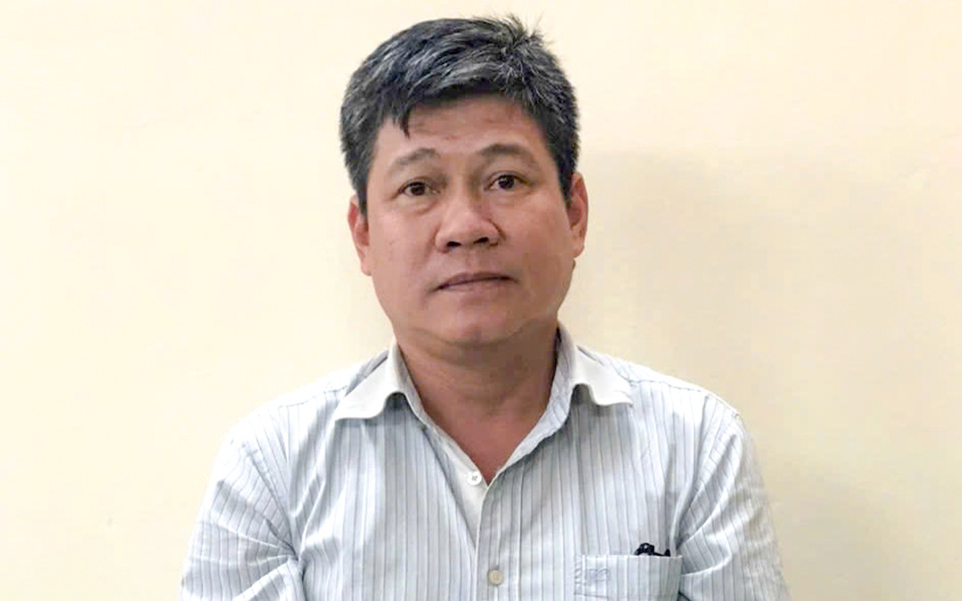 Công an TP.HCM bắt công chứng viên trong vụ lừa bán đất gây thiệt hại 15,7 tỉ đồng - Ảnh 1. Công an TP.HCM bắt công chứng viên trong vụ lừa bán đất - Ảnh 1.